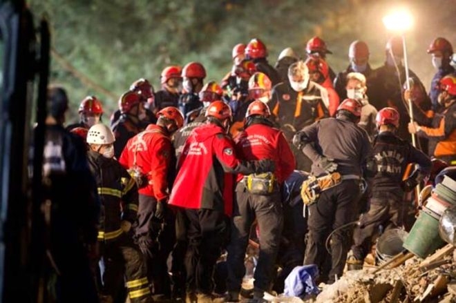 İzmir depreminde mucize kurtuluşlar 3