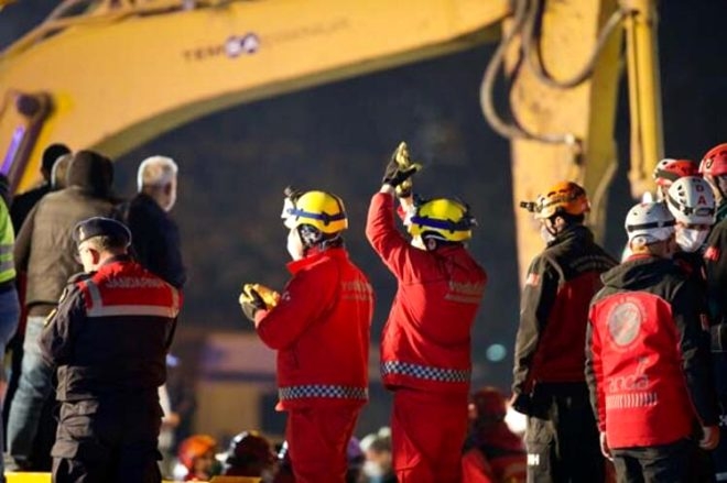 İzmir depreminde mucize kurtuluşlar 6