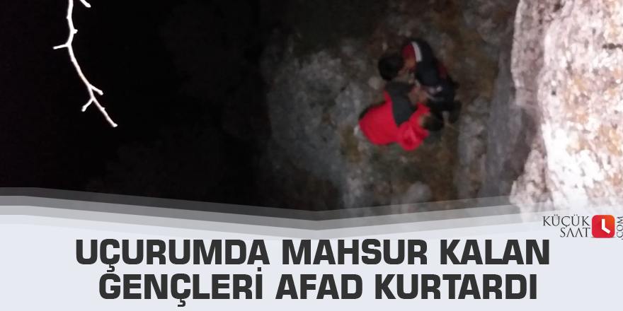 Uçurumda mahsur kalan gençleri AFAD kurtardı