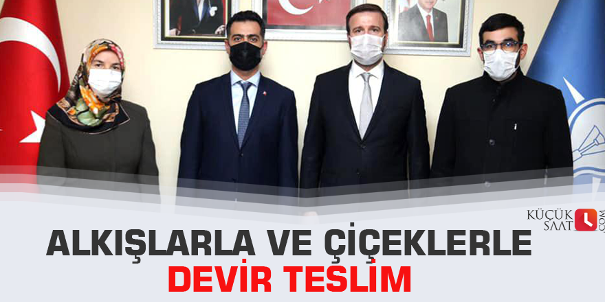 Alkışlarla ve çiçeklerle devir teslim