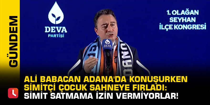 Ali Babacan Adana'da konuşurken simitçi çocuk sahneye fırladı: Simit satmama izin vermiyorlar!