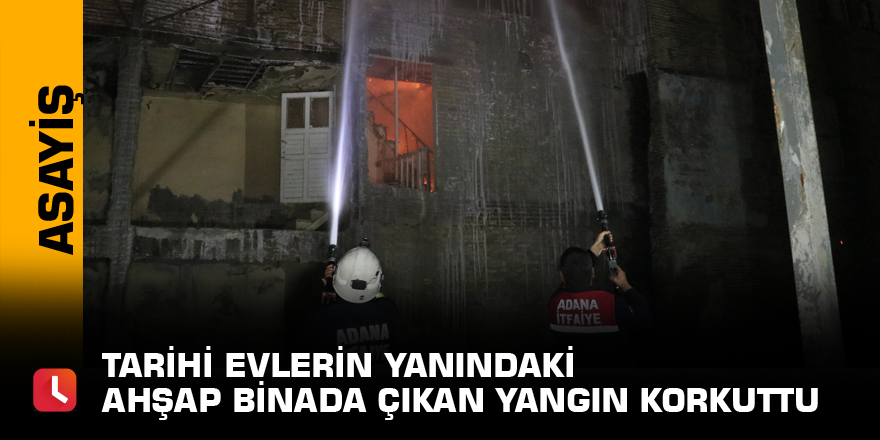 Tarihi evlerin yanındaki ahşap binada çıkan yangın korkuttu