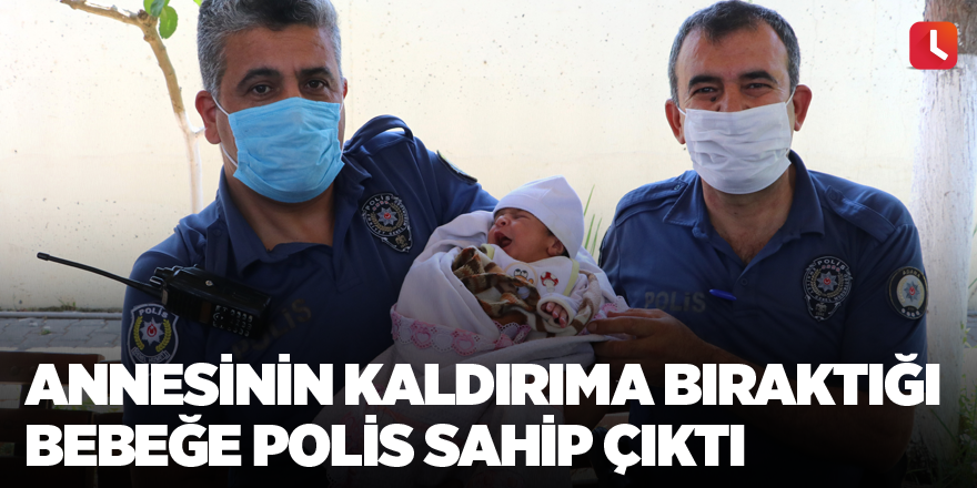 Annesinin kaldırıma bıraktığı bebeğe polis sahip çıktı