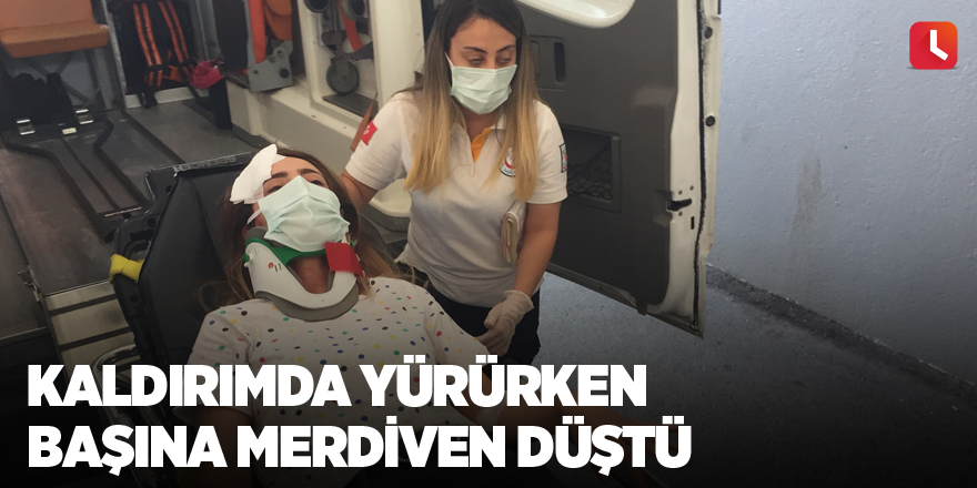 Kaldırımda yürürken başına merdiven düştü