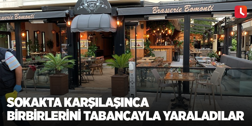 Sokakta karşılaşınca birbirlerini tabancayla yaraladılar