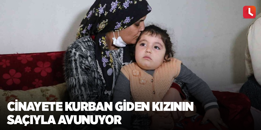 Cinayete kurban giden kızının saçıyla avunuyor