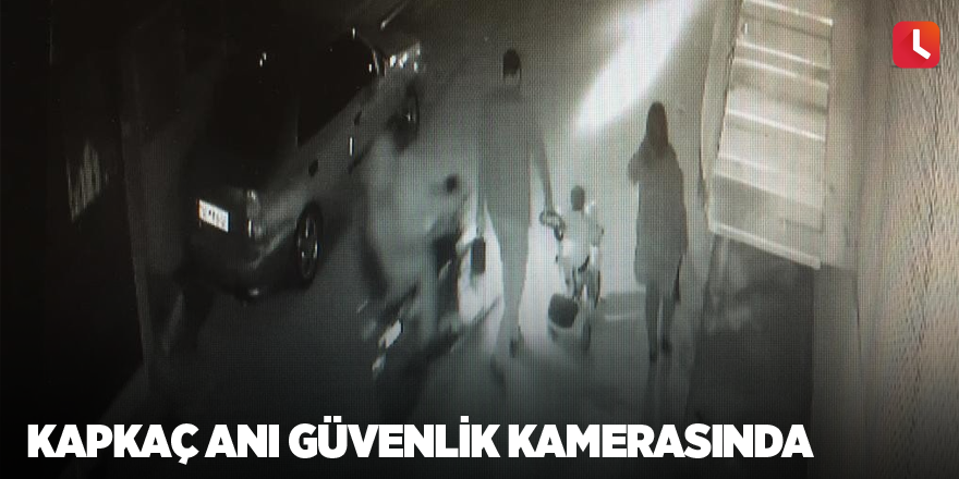 Kapkaç anı güvenlik kamerasında