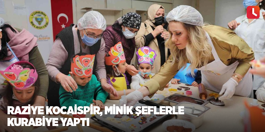 Raziye Kocaispir, minik şeflerle kurabiye yaptı