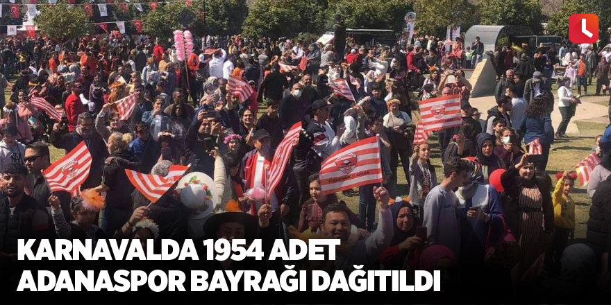 Karnavalda 1954 adet Adanaspor bayrağı dağıtıldı