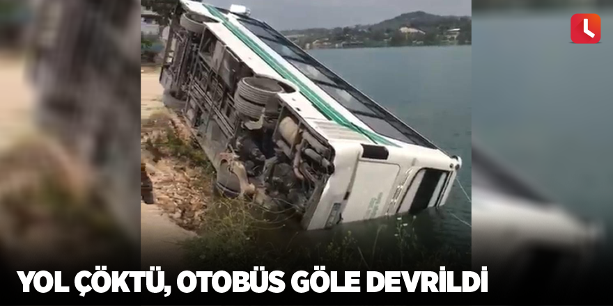 Yol çöktü, otobüs göle devrildi