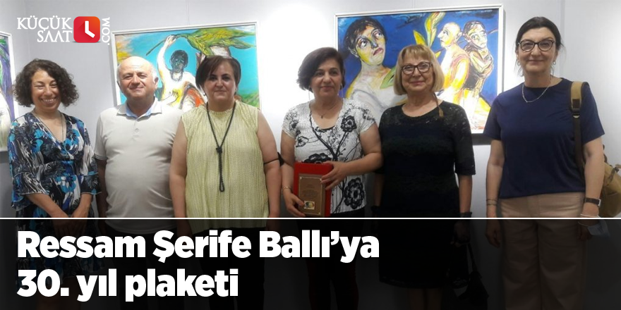 Ressam Şerife Ballı’ya 30. yıl plaketi