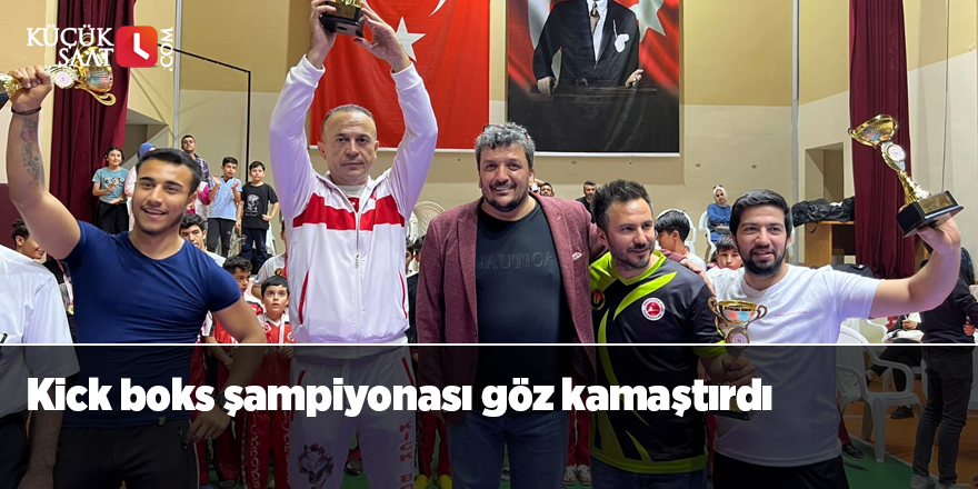 Kick boks şampiyonası göz kamaştırdı