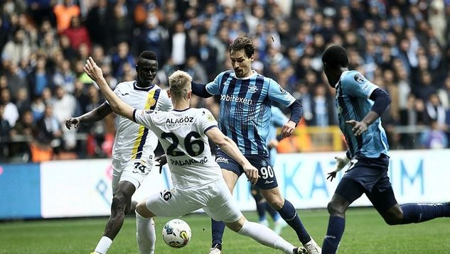 Mavi Şimşekler 3 puanı 3 golle aldı