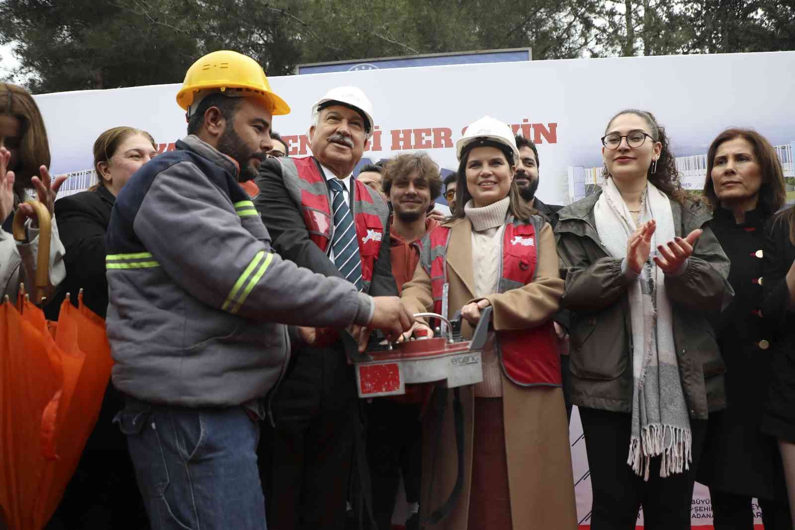 Kazaların yaşandığı öğrenci yurdu önüne yaya üst geçidi