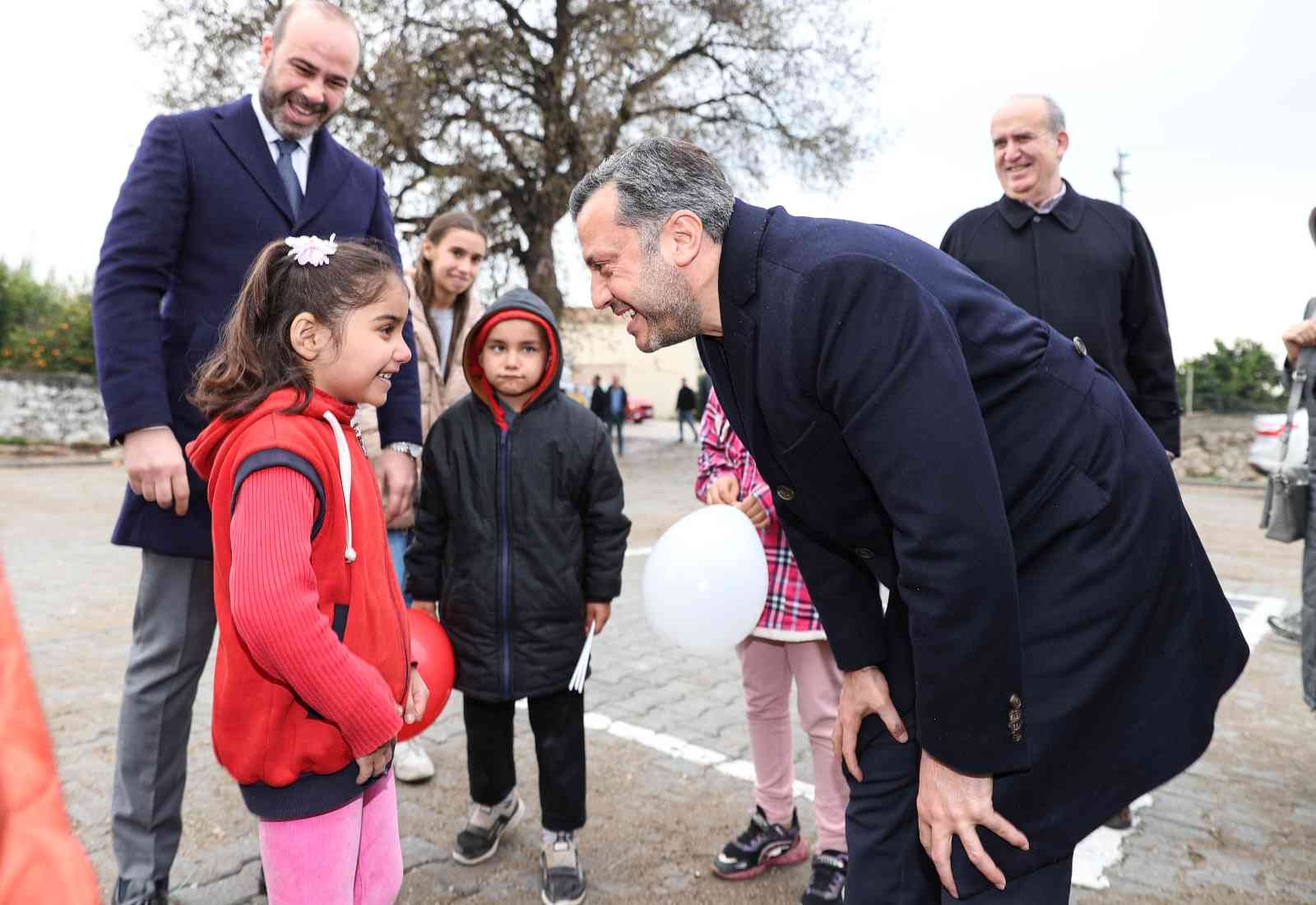 Yüreğir Belediyesi soğuk havalarda çocukları unutmadı