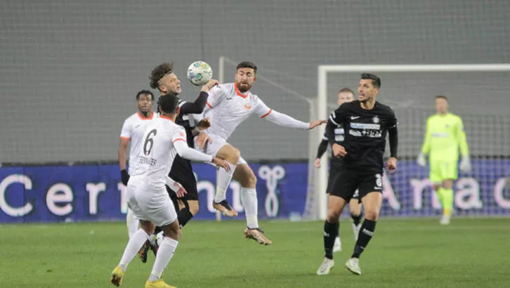 Adanaspor deplasmandan üç puanla döndü