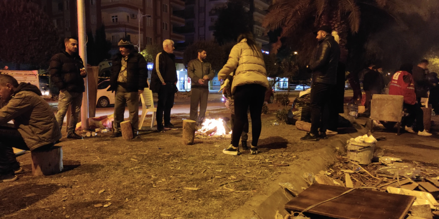 Adana’daki depremzede: Yoksul semtler bize yardıma geliyor, aynı şeyi ben yapar mıydım diye düşündüm