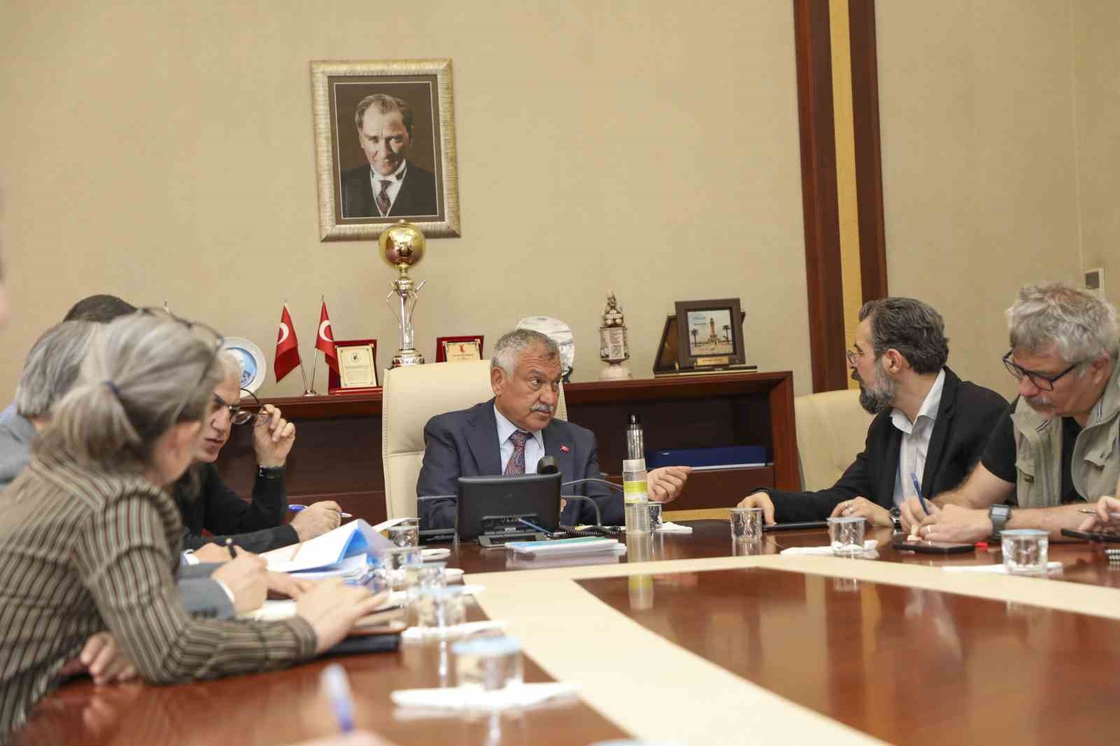 Başkan Karalar, "Deprem Dirençli Adana" için bilim insanlarıyla çalışma başlattı