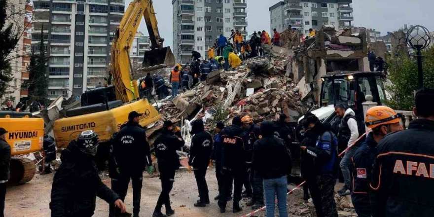 100 kişiye mezar olan apartmanın müteahhitti baba-kız aranıyor