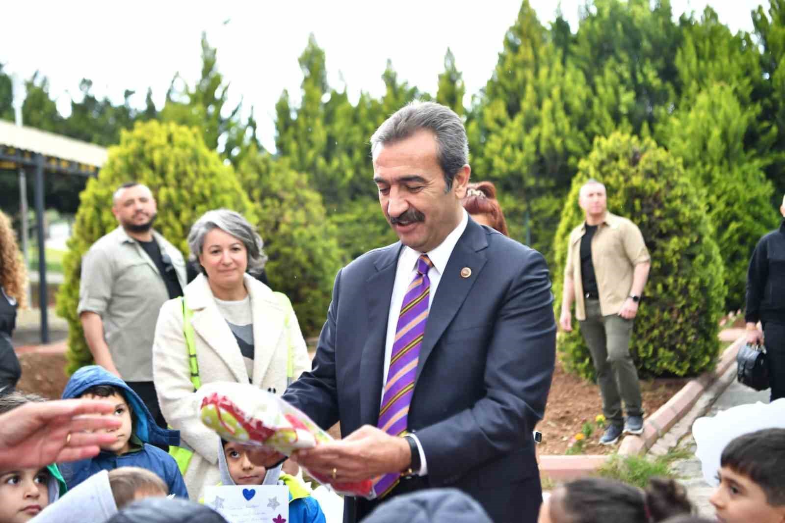 Çukurovalı çocuklar, Hatay’daki depremzede arkadaşlarına oyuncak gönderdi