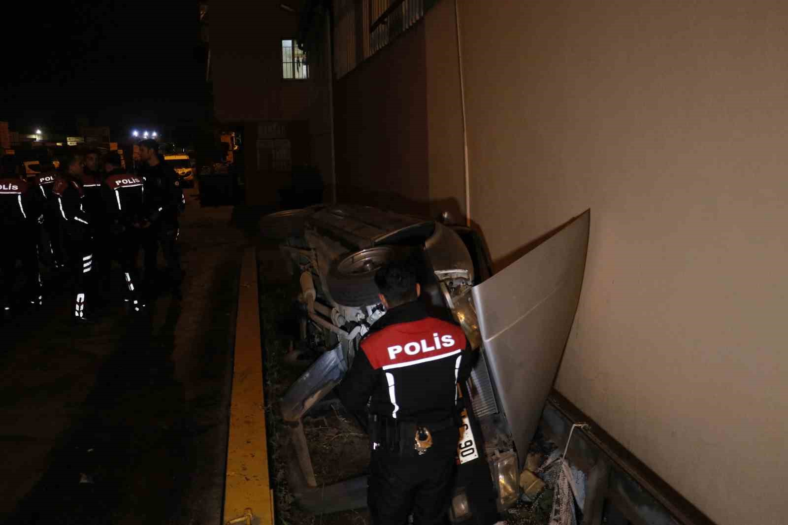 Polisin ‘dur’ ihtarına uymadı, kaçmaya başlayan alkollü sürücü kaza yaptı