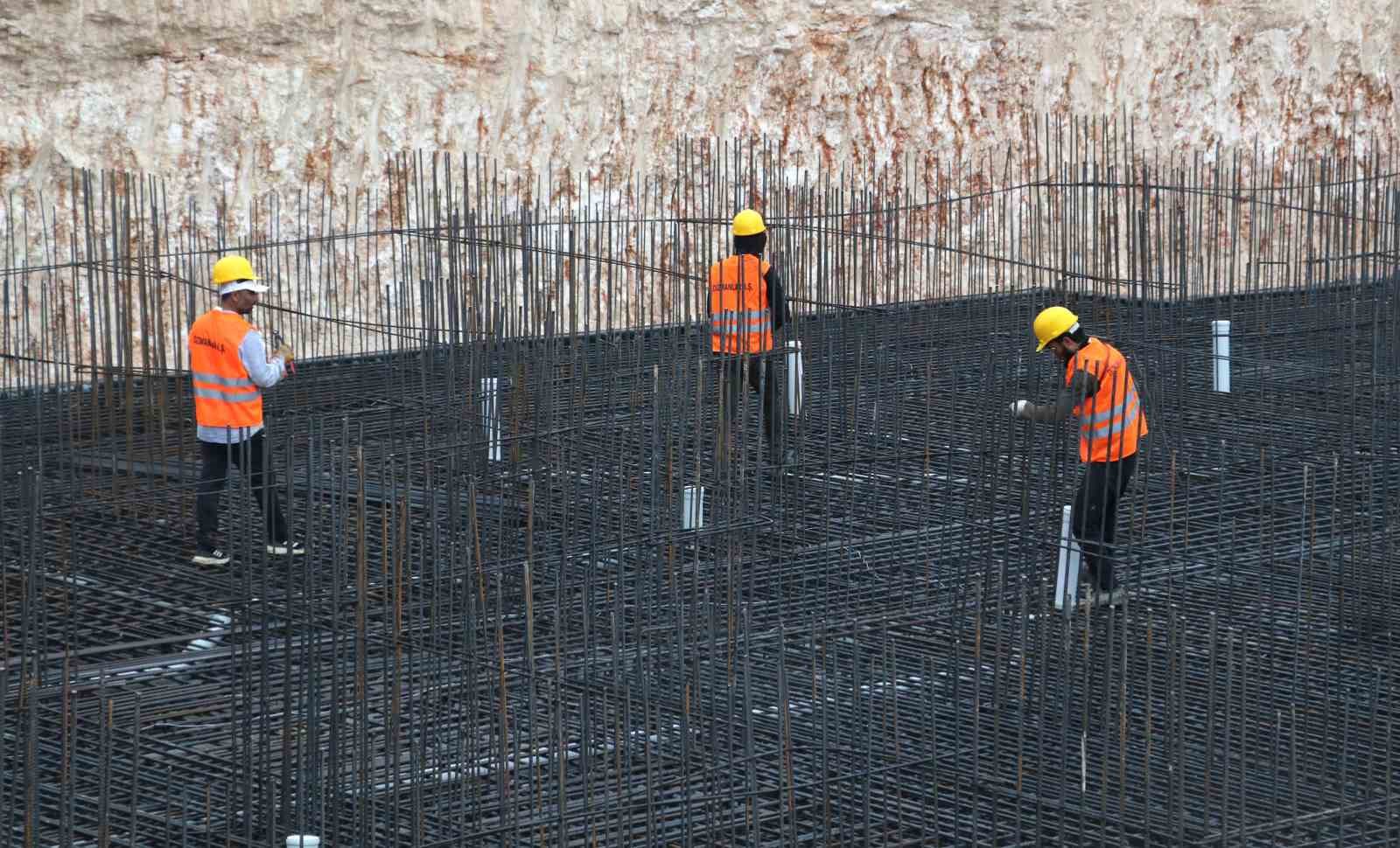 Depremin ardından Adana'da inşaatlar başladı