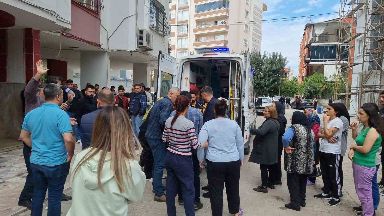 Karısını ve akrabasını vuran emekli polis teslim oldu