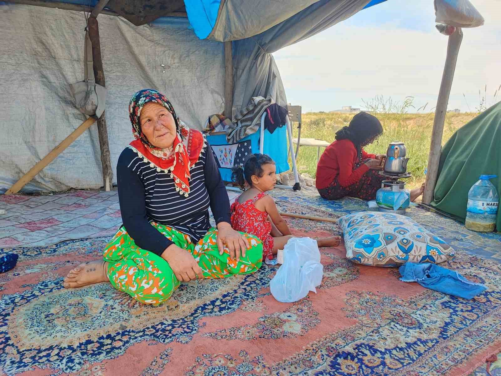 Çocuklarının bakmadığı yaşlı kadını çadırda da barındırmıyorlar