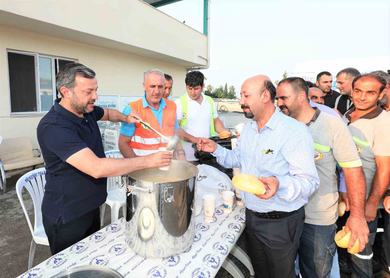 Yüreğir Belediye Başkanı Kocaispir, işçilerle bir araya geldi