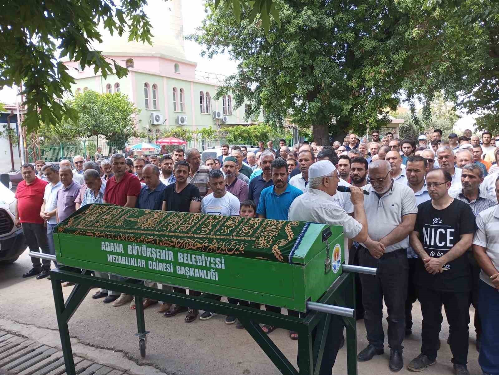 Çatı giderini açmak isterken elektrik akımına kapılıp hayatını kaybetti