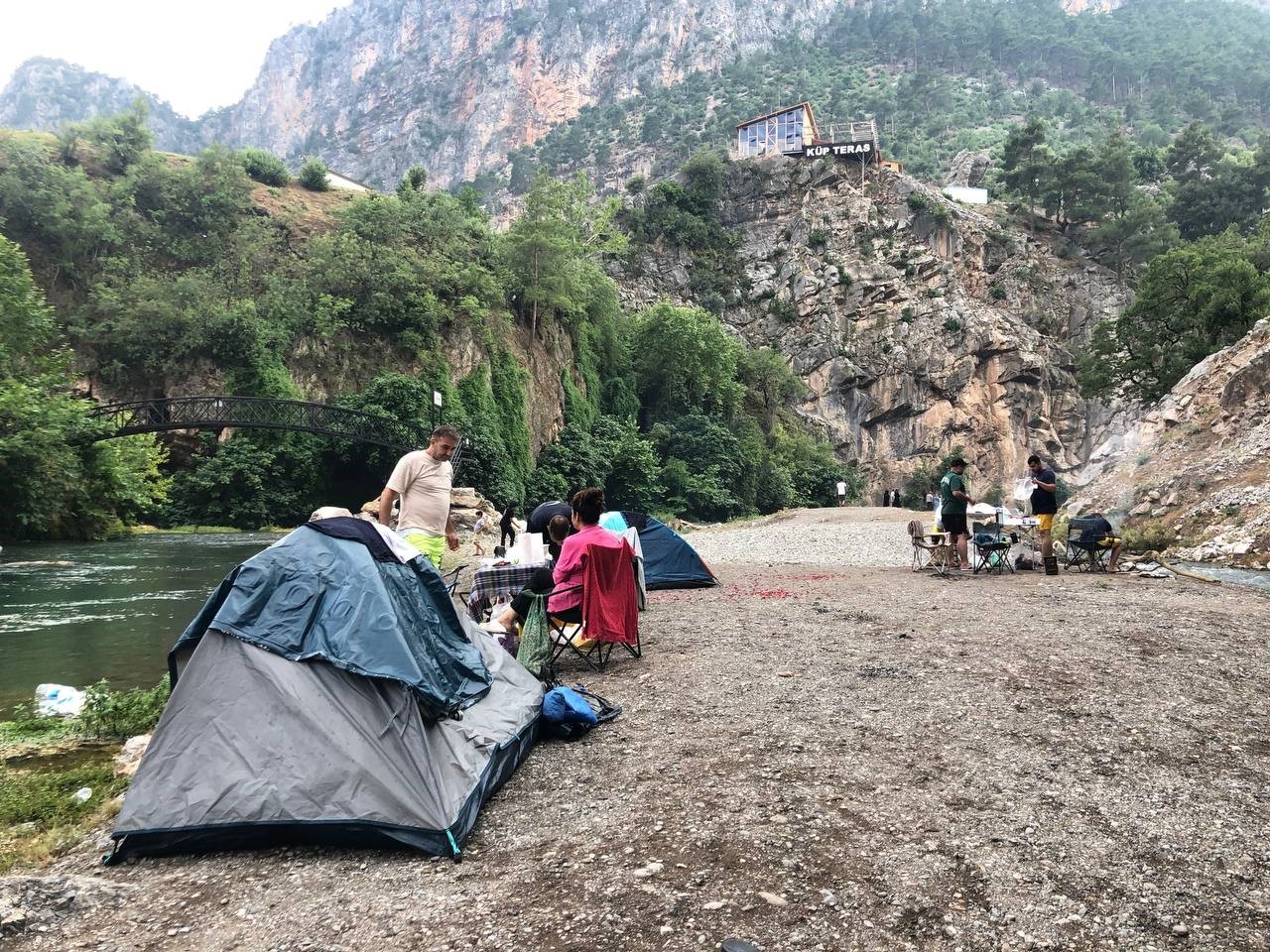 Türkiye’nin dört bir yanından Adana’ya serinlemek için geldiler