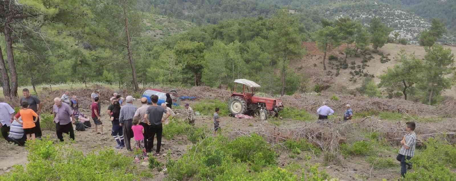 Traktör devrildi, sürücü hayatını kaybetti