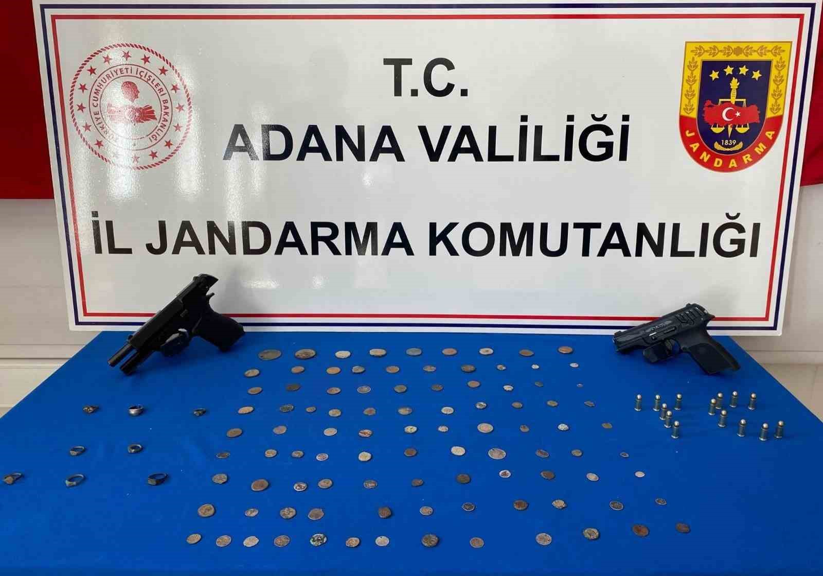 Adana’da 8’i gümüş yüzük 104 adet tarihi eser ele geçirildi