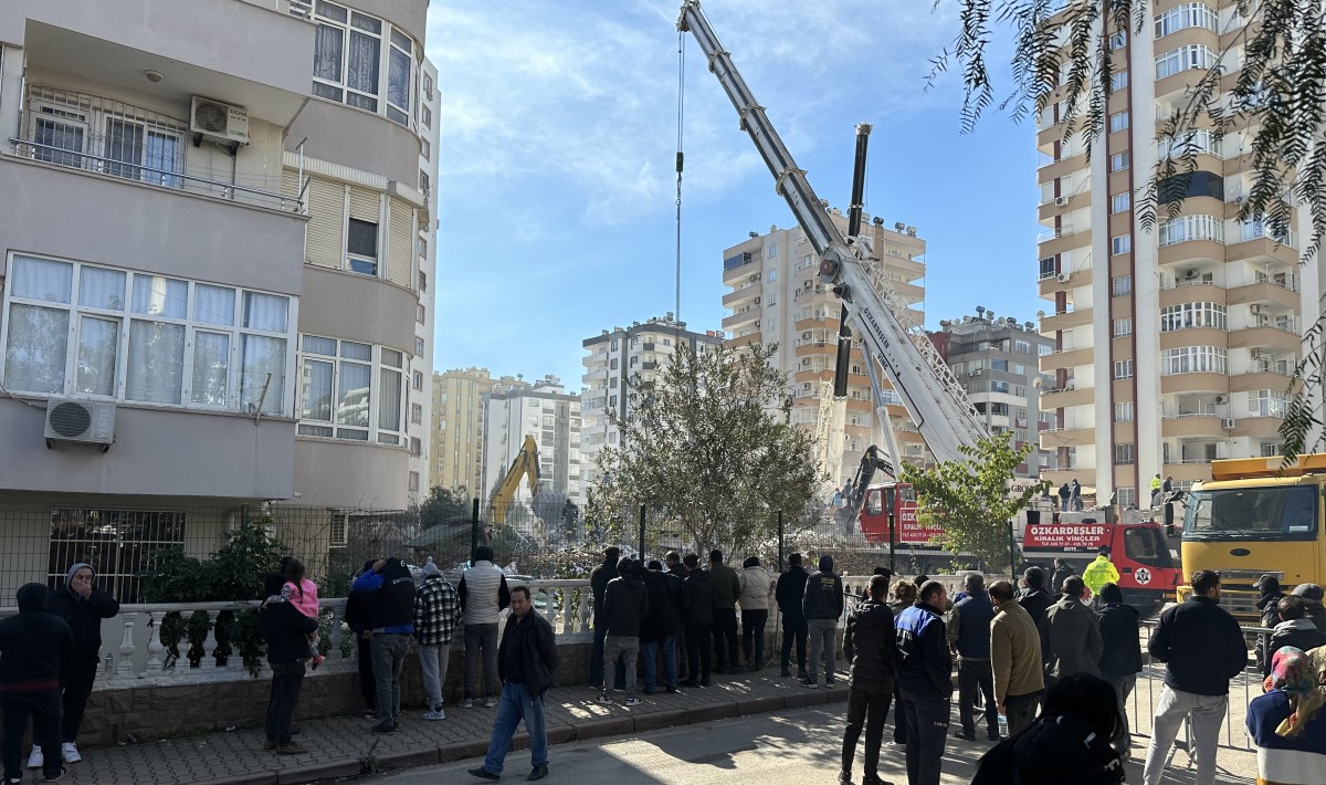 Adana'da depremde 63 kişiye mezar olan Tutar Sitesi C Blok'ta kolon kesmeye takipsizlik: "Dosyanın üstü örtülüyor"