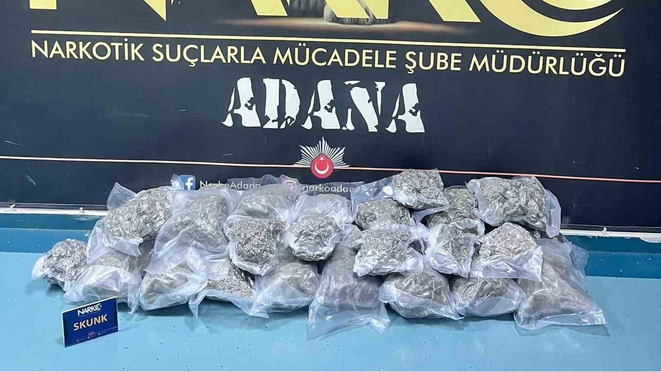 Adana’da 16 kilo 820 gram esrar ele geçildi