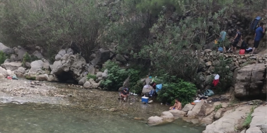 Adana Karaisalı Körkün Şelalesi'nde mahsur kalan vatandaş kurtarıldı