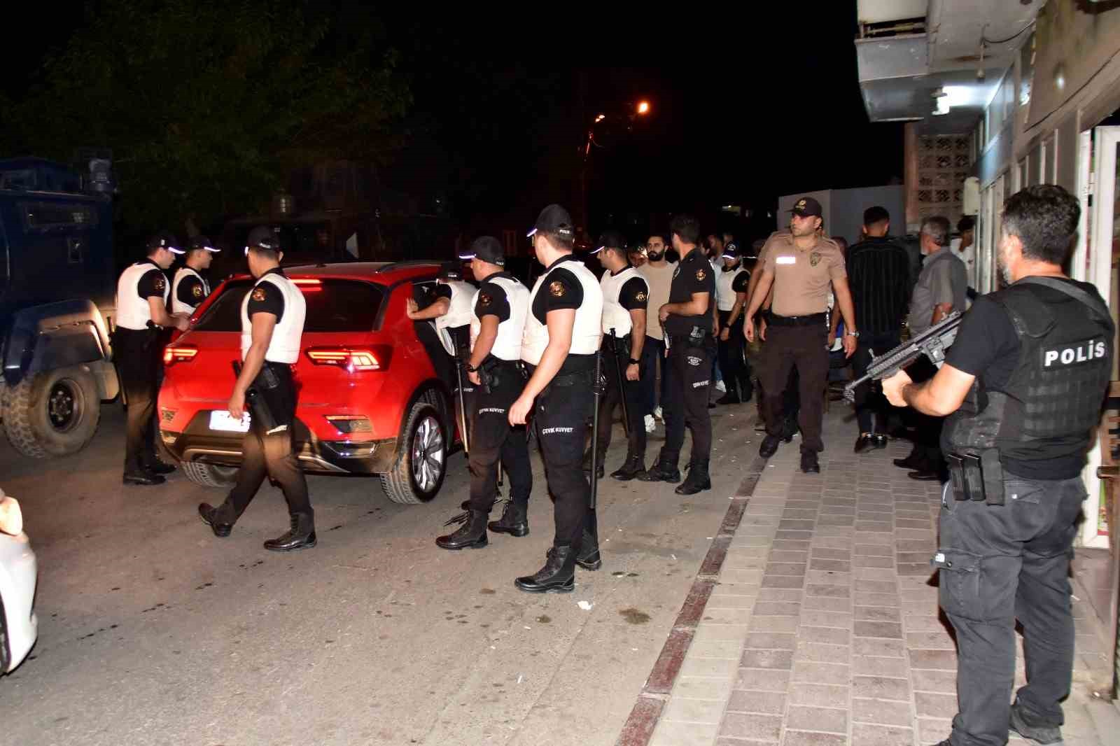 Adana’da narkotik polisi, uyuşturucu tacirlere göz açtırmıyor