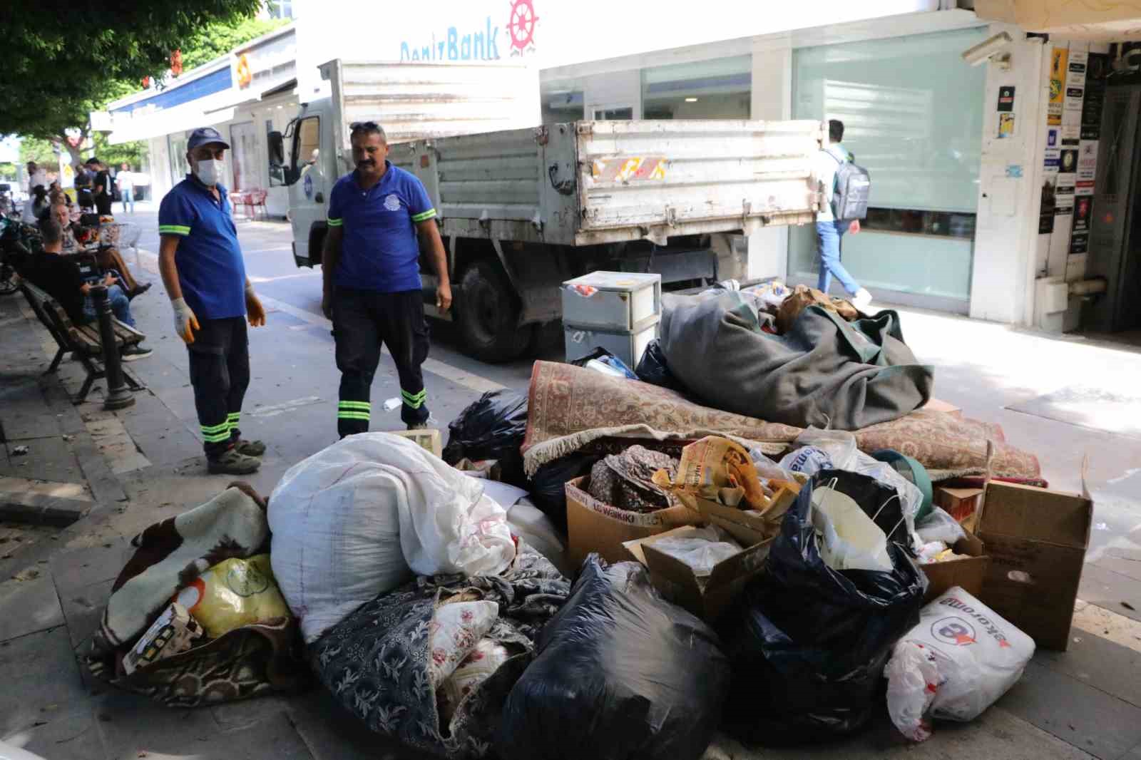 Adana'da 2 kamyon çöp bulunan evden dram çıktı: ‘Eşim öldükten sonrasını hatırlamıyorum’