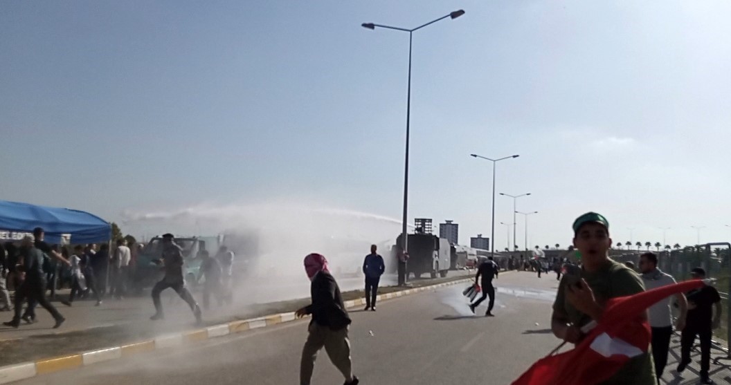 İncirlik Üssü’ne girmeye çalışan gruba polis müdahale etti