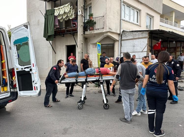 Adana'da motosiklet ile otomobil çarpıştı: 1 yaralı