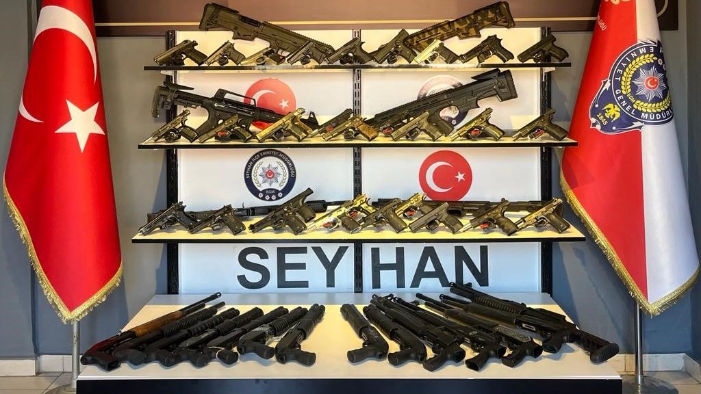 Seyhan polisi 55 ruhsatsız silah ele geçirdi, 6 kişi de tutuklandı