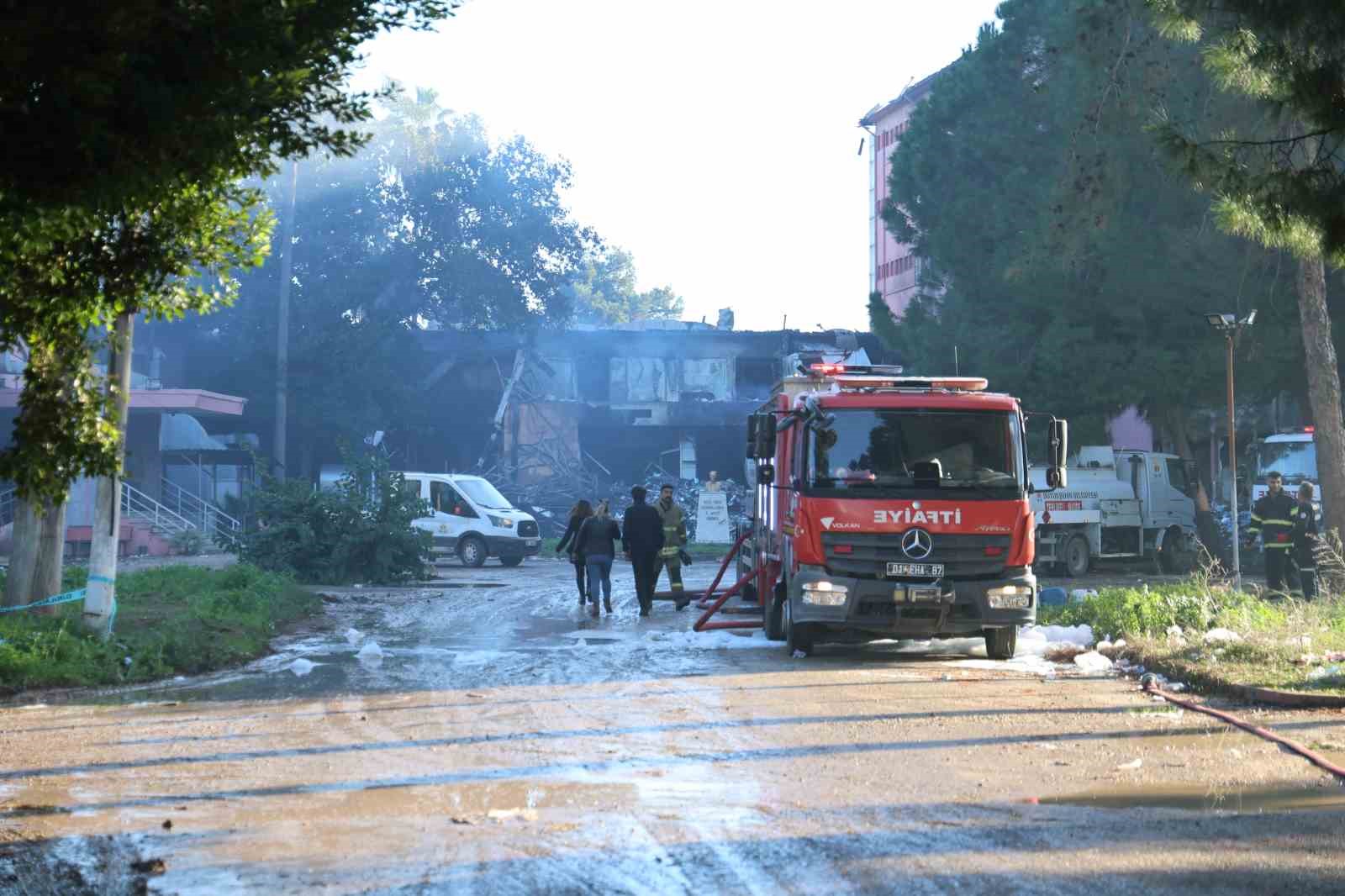 Eski devlet hastanesinde çıkan yangında 21 saat geride kaldı: İşte son durum