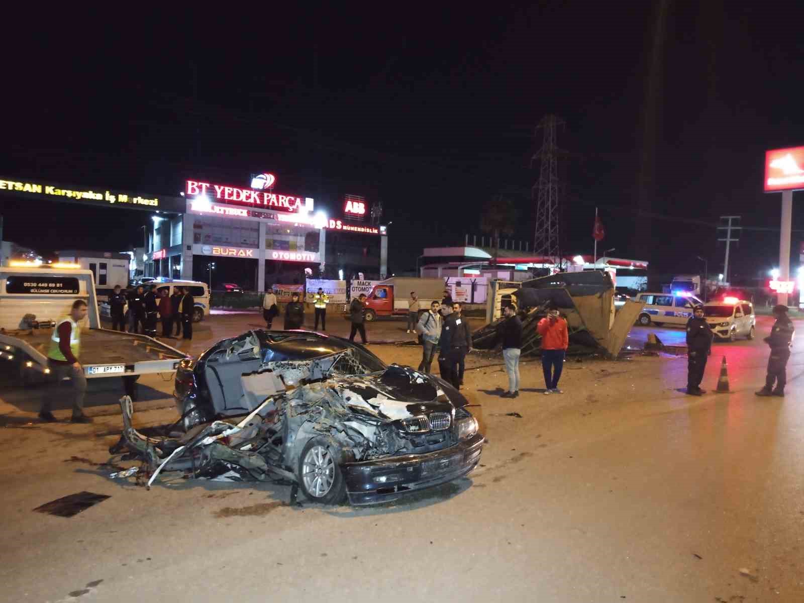 Adana’da otomobil ile kamyonet çarpıştı: 1 kişi öldü, 3 kişi  yaralandı