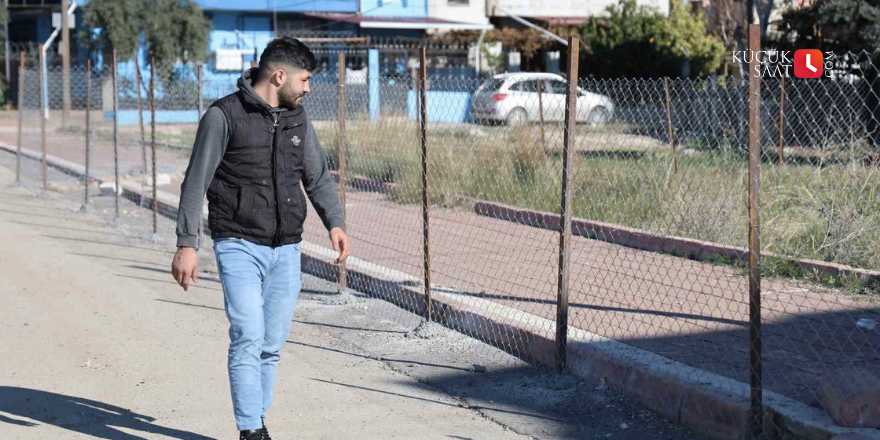 ’Tapulu arazim’ deyip kaldırımı telle çevirdi