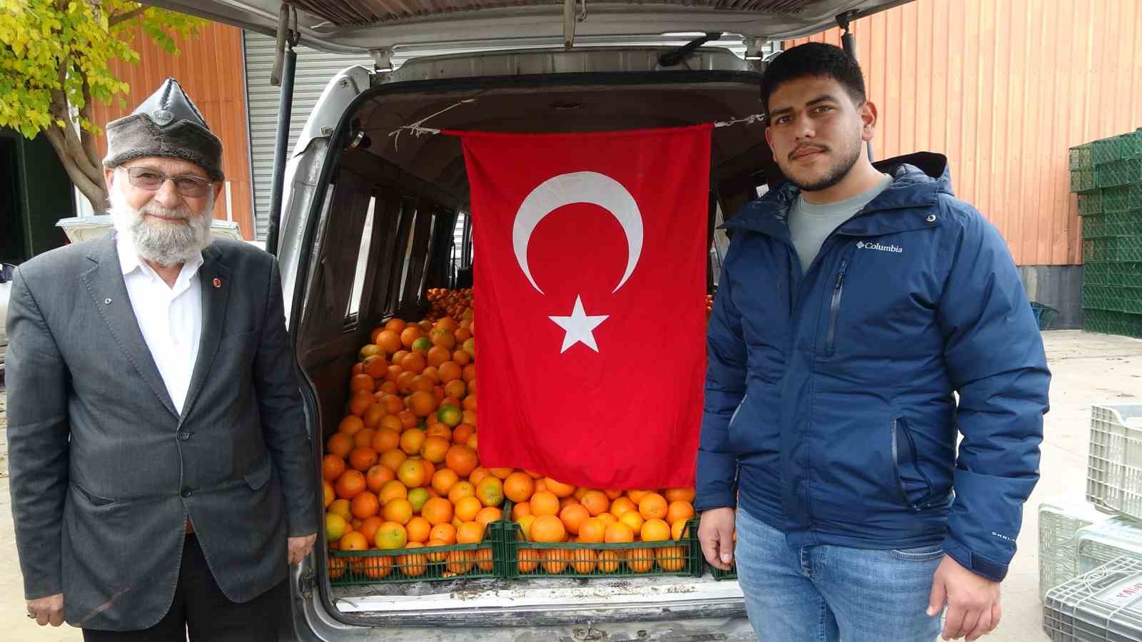 Denizlili "Elmacı Dede" Mehmetçik için Adana’dan narenciye alıp yola çıktı