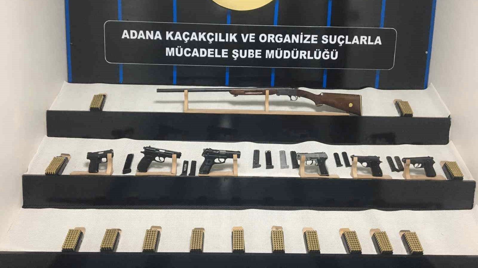 Adana’da evden ve iş yerinden ruhsatsız silahlar ele geçirildi: 2 gözaltı