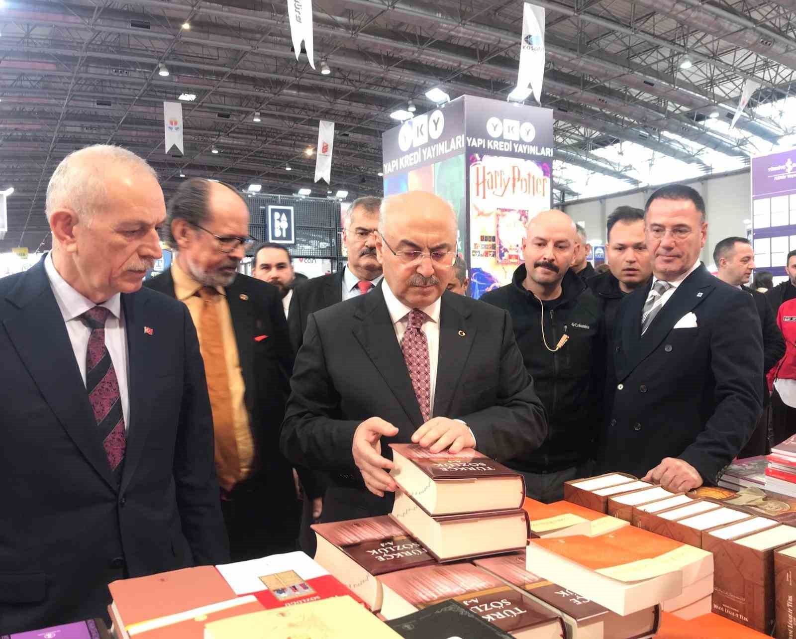 16. Çukurova Kitap Fuarı kapılarını açtı