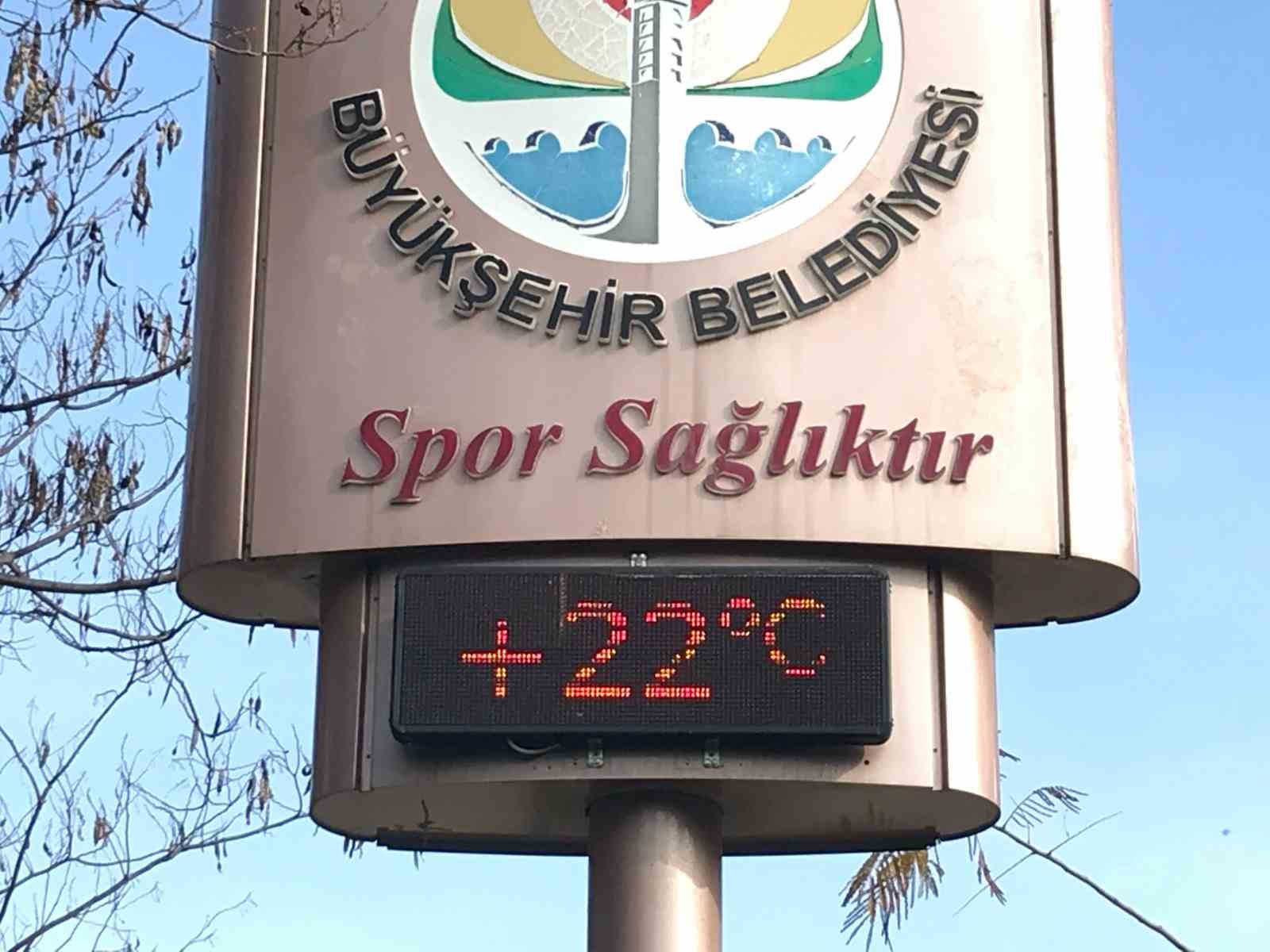 Adana’da termometreler 22 dereceyi gösterdi