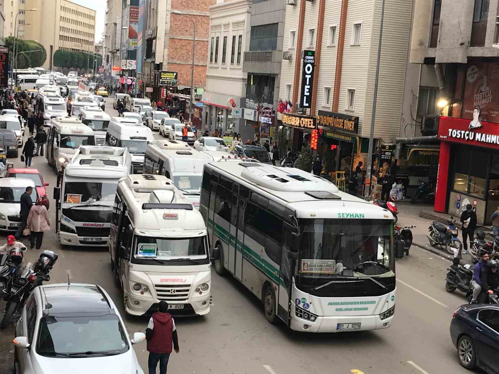 Adana’da taşıt sayısı arttı, korna sesi çileye döndü