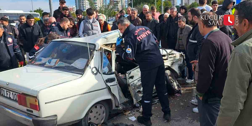 Adana’da Tofaş marka otomobil ile midibüs çarpıştı: 9 yaralı